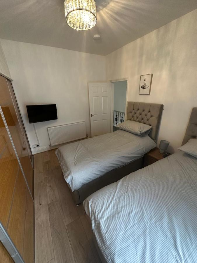Holiday home Watford Road House