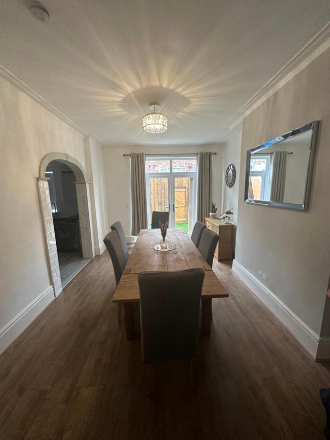 Holiday home Watford Road House *