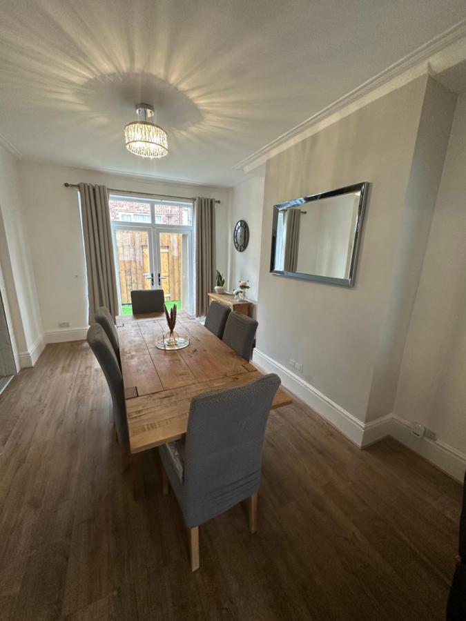 Watford Road House Holiday home