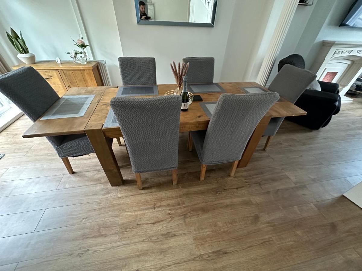 Watford Road House Holiday home